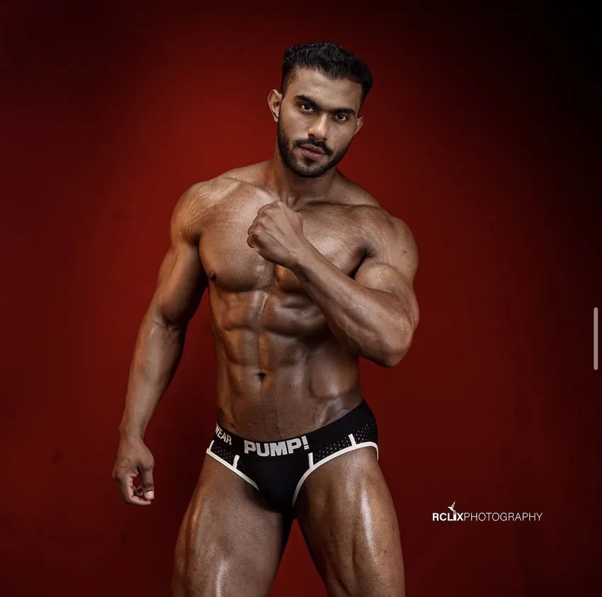 Shekhar Tiwari muscular physique in studio